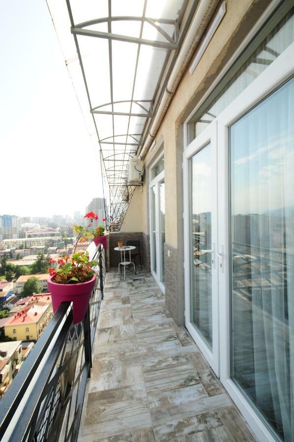 Apartments With A View Of The Trinity Holy Batumi Exterior foto