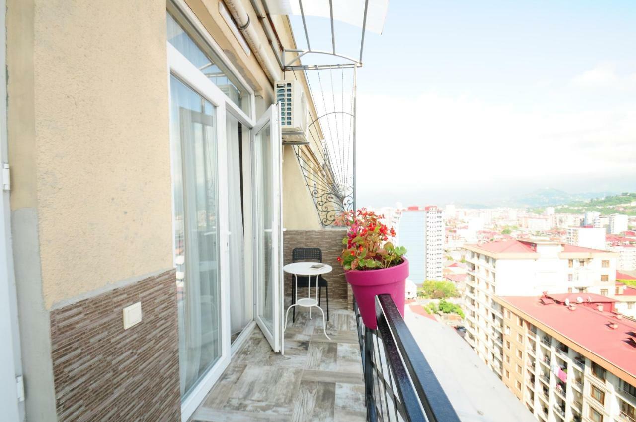 Apartments With A View Of The Trinity Holy Batumi Exterior foto