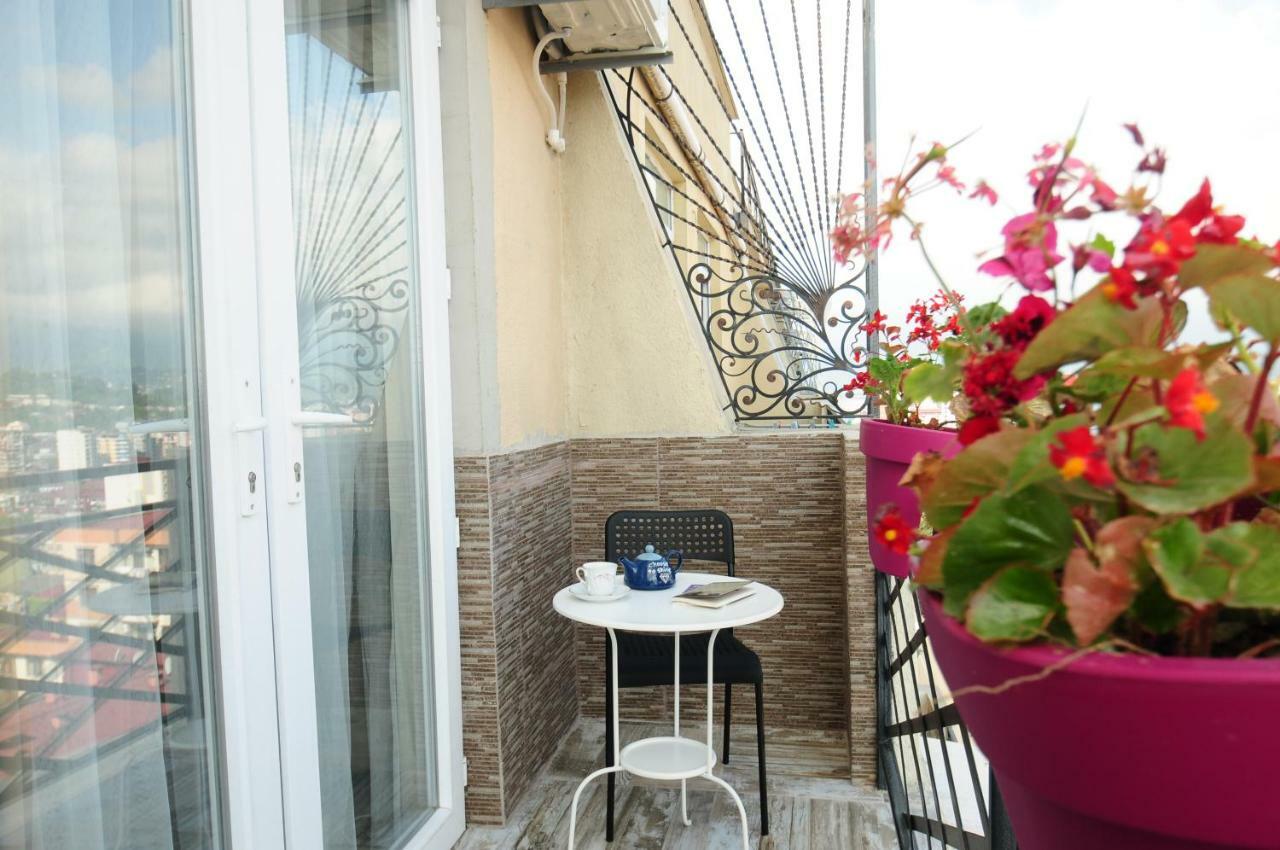 Apartments With A View Of The Trinity Holy Batumi Exterior foto
